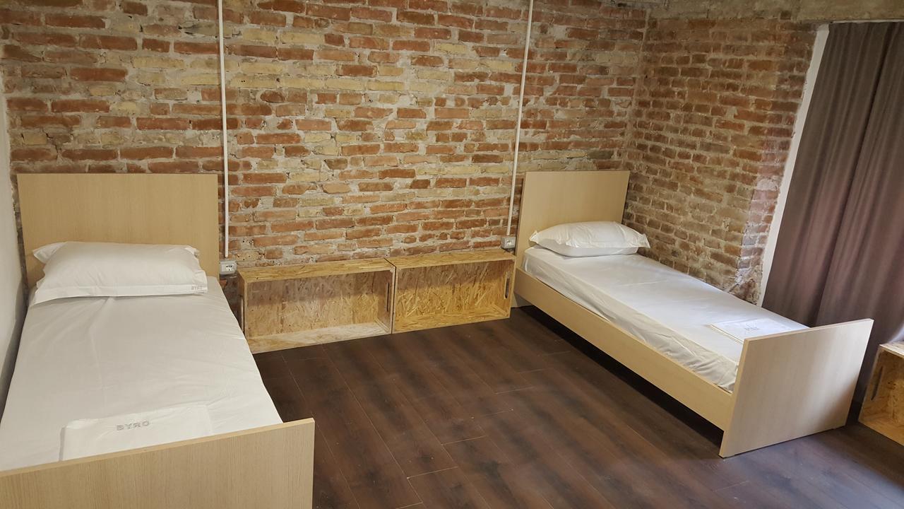 Pashai And Pizza Bar Hostel Durrës